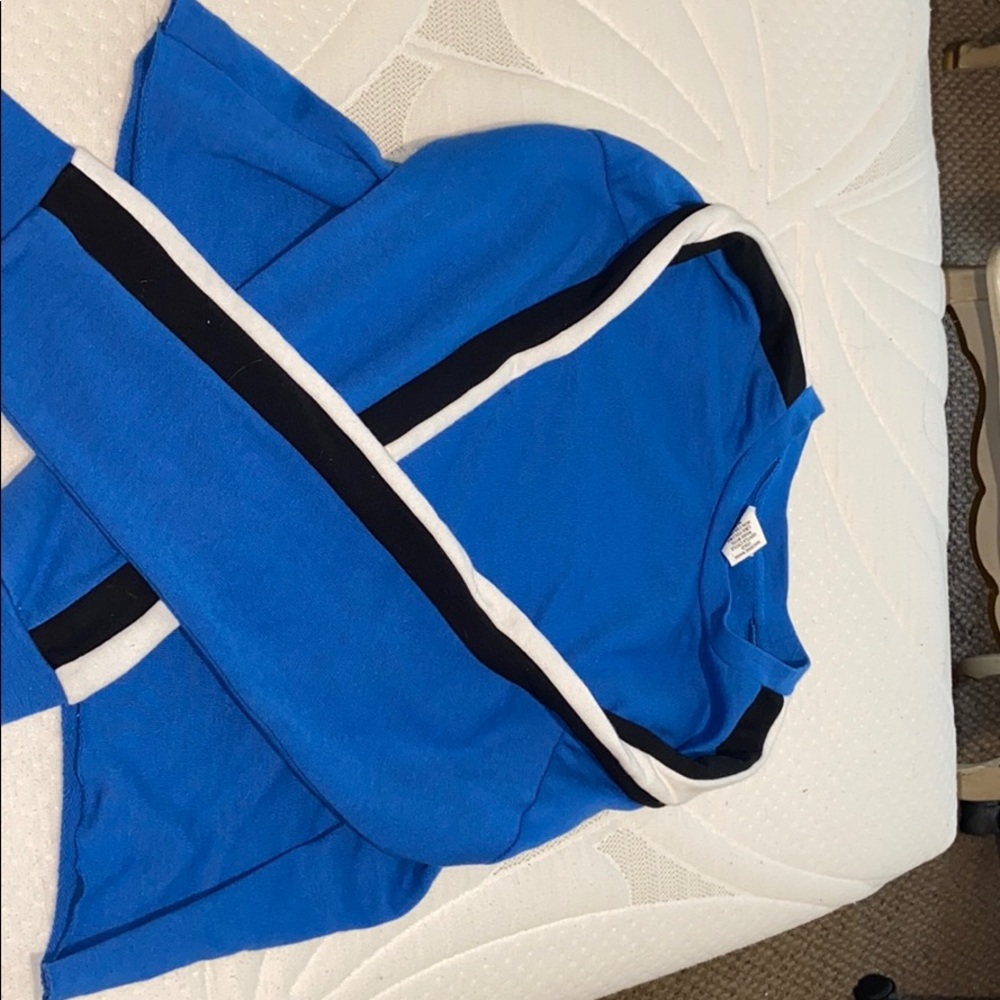blue cropped crew neck